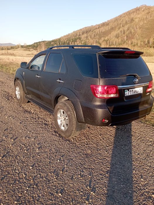 Продам машину Toyota  Fortuner