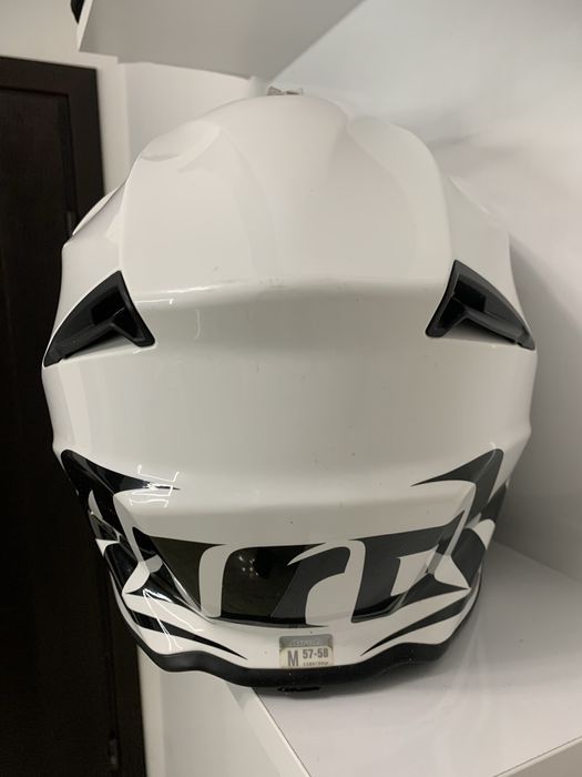 Две каски Airoh Twist M