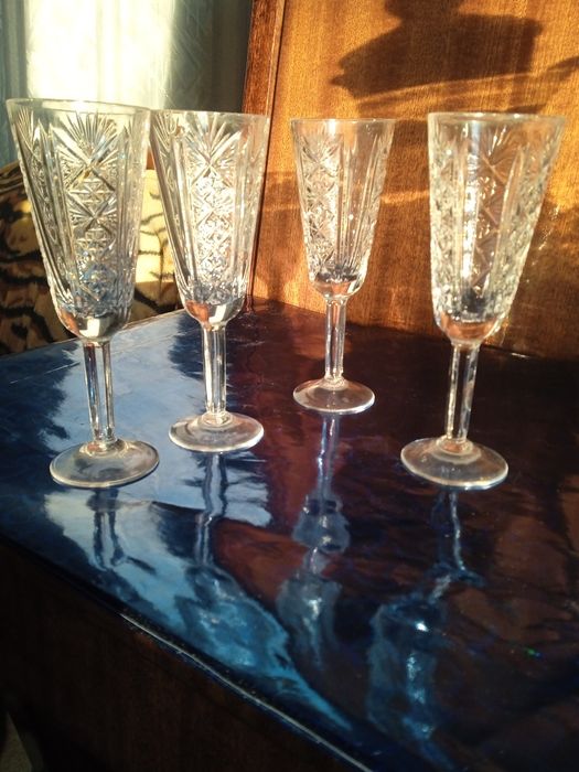 Продаю старинную вазу