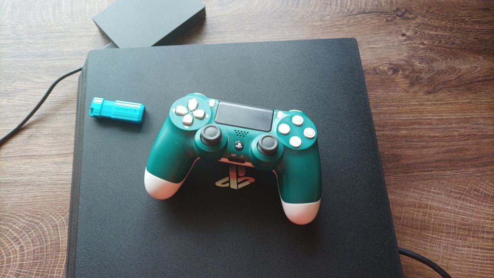 Playstation 4 pro 9.00 с 5tb външен хард диск с над 140 ААА игри
