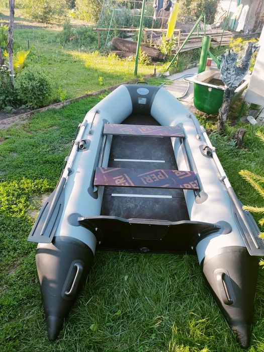 Продам лодку с мотором