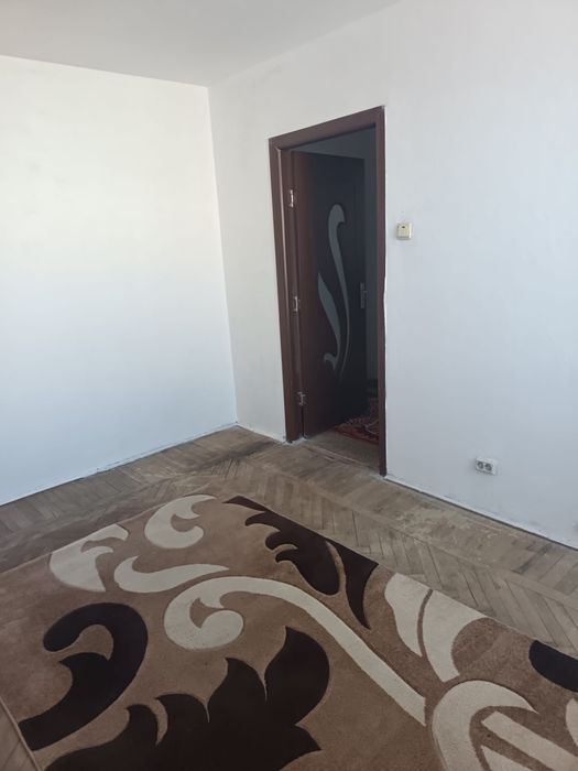 Ap 2 camere pe Bulevardul Mihai Viteazul blocul D5 etaj 6