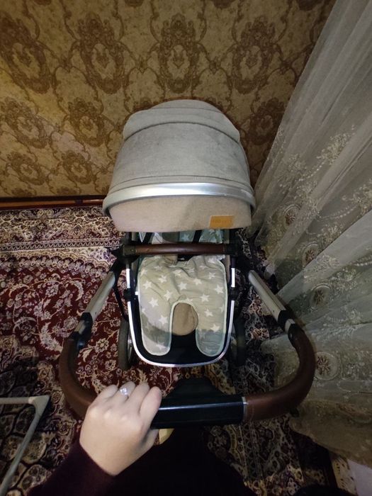 Bolalar uchun kolyaska sotiladi