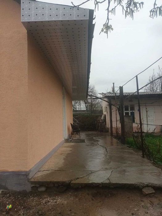 Дом в Газалкенте с бассейном, каналицией.