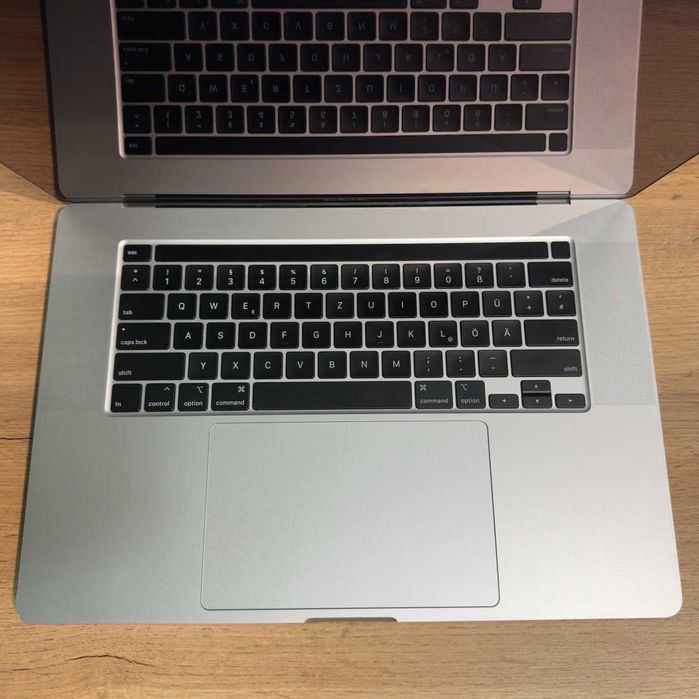 MacBook Pro 16 i9 2.4GHz SSD 1TB RAM 64GB DDR4 AMD Radeon Pro 5500M Silver - GARANTIE 12 LUNI | TrueGSM
