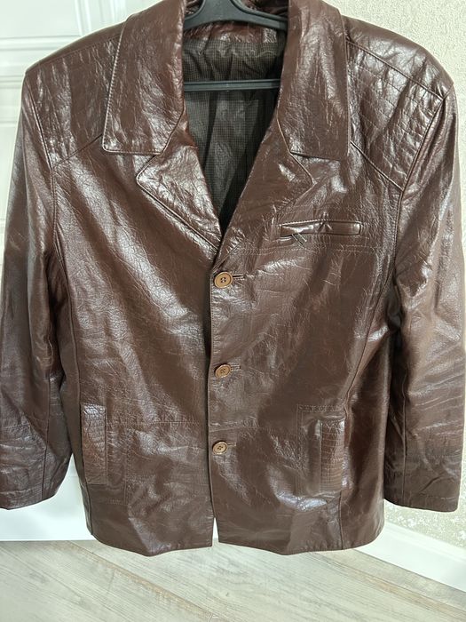 Кожаный пиджак 35000 тг