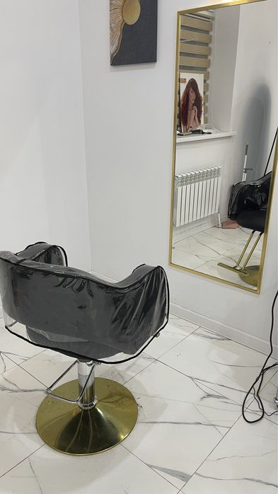 Продам кресло и зеркало для парикмахерской