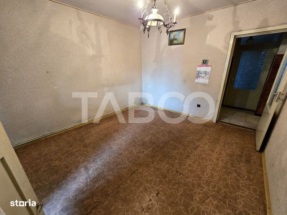 Apartament decomandat 4 camere 4 balcoane 2 bai etaj 1 Central Sibiu
