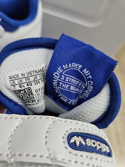 Продам новые кроссовки Adidas