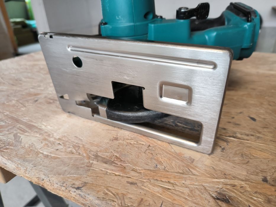 Makita блутут тонколона DMR200 и батерии