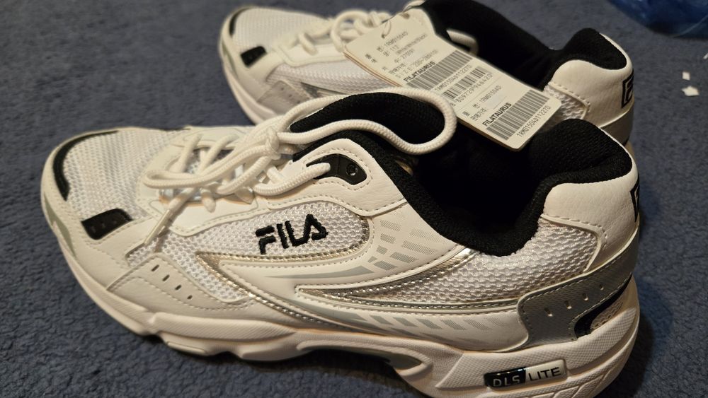 Продам новые кроссовки