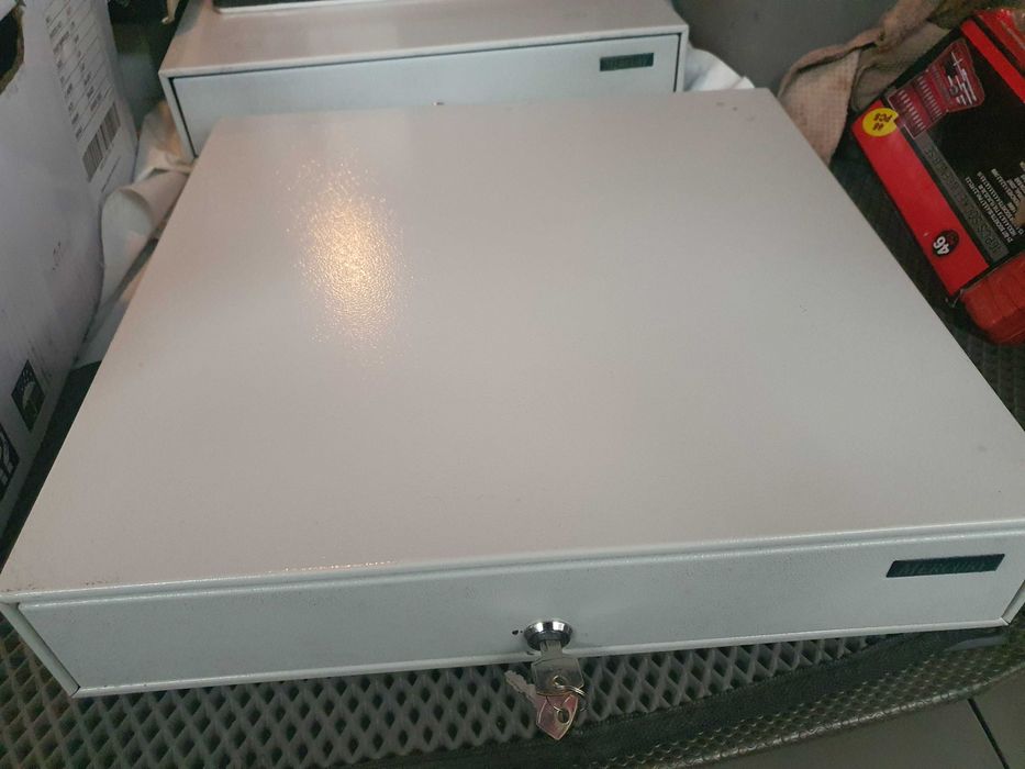 Ящики для денег.