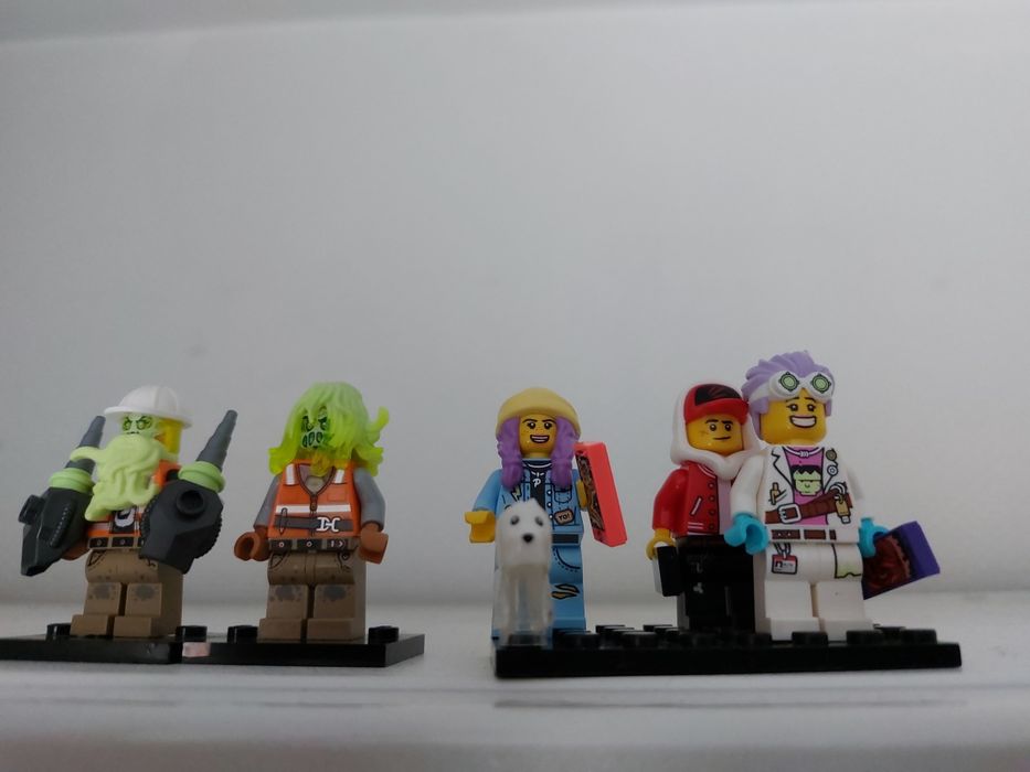 Продам лего Hidden side  автобус .