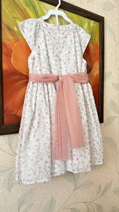 Нарядное платье фирменое