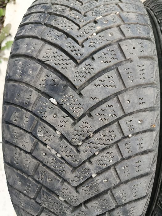 Продам 2 шины на 15