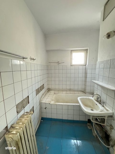 Apartament 2 camere de vanzare, ultracentral, B-dul Republicii, Barlad