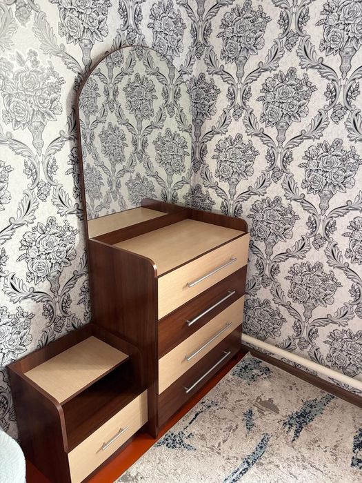 Кровать,тумбочки,шкаф,тумба все в комплекте