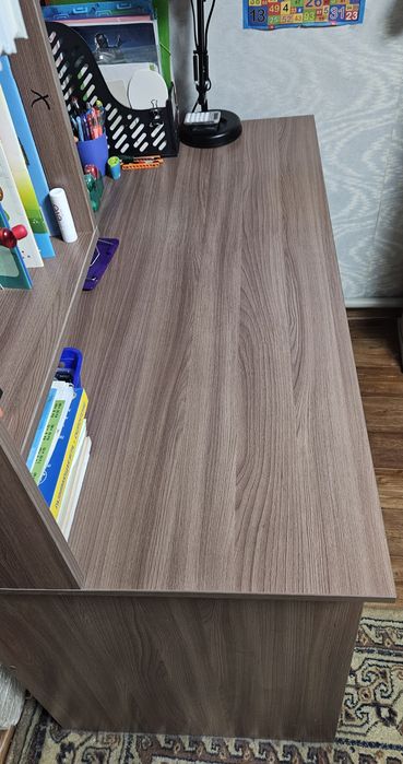 Стол для учёбы, работы. Школьникам