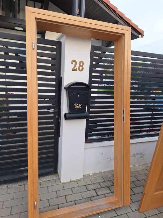 Usi cu toc de stejar