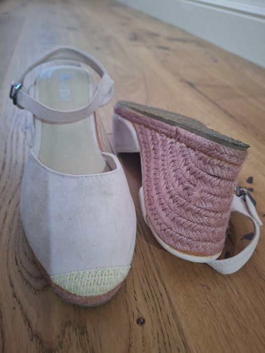 Vând sandale wedge alb cu roz 38