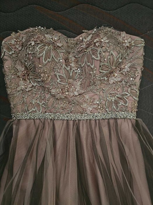 Рокля за абитуриентски бал