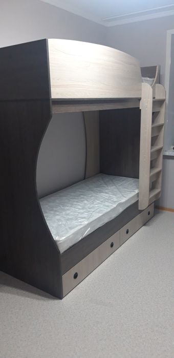 Продаётся детский гарнитур с ортоподическими матрасами