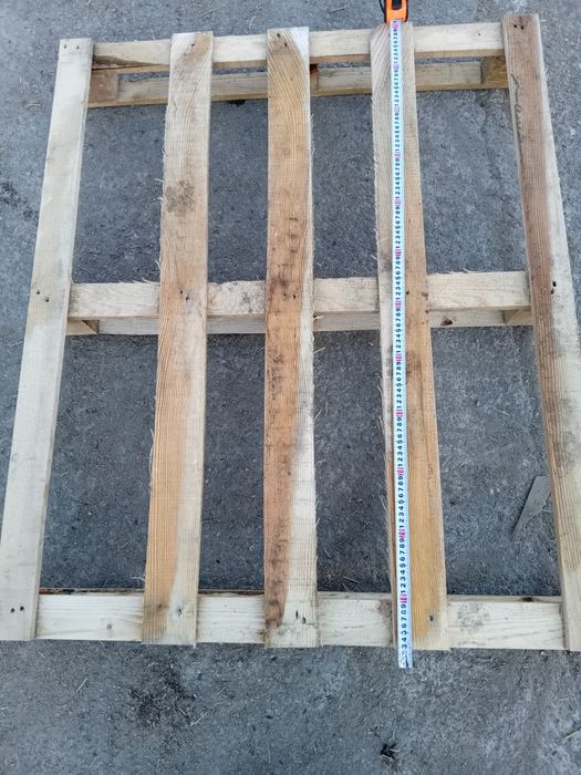 Продавам палети и дървени скари