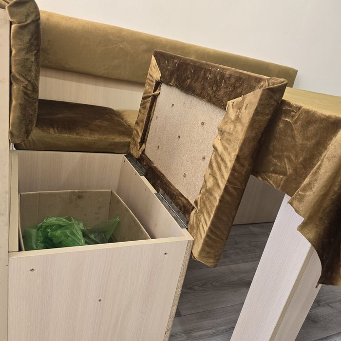 Кухонный стол с стульями