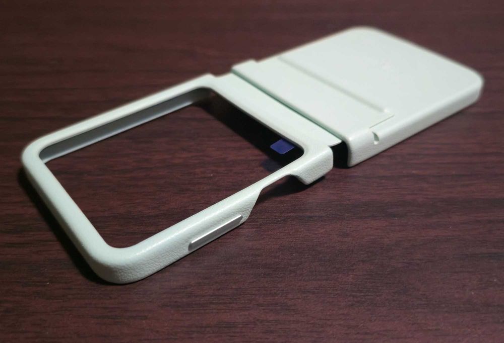 Husa piele originala Samsung Kindsuit Case Galaxy Z Flip 6 F741 si Z Flip 7 FE F761