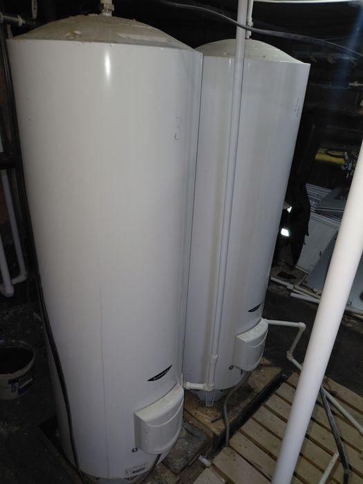 Ariston  Бойлер титан для нагрева воды