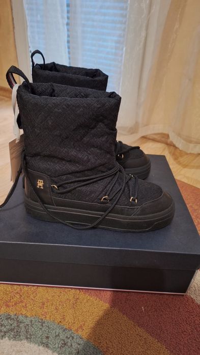 Апрески Tommy Hilfiger