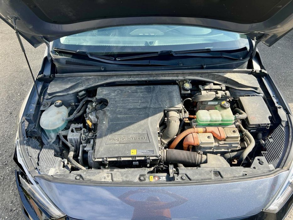 Hyundai Ioniq plug in hibrid, avariat, AVARIATE
