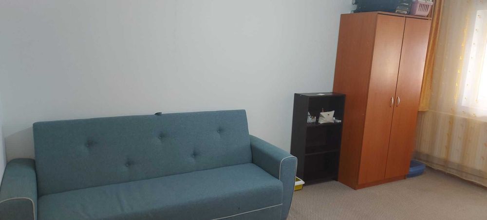 Închiriez garsonieră zona Cireșica