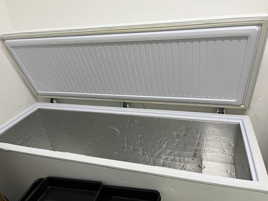 Продам большой морозильник