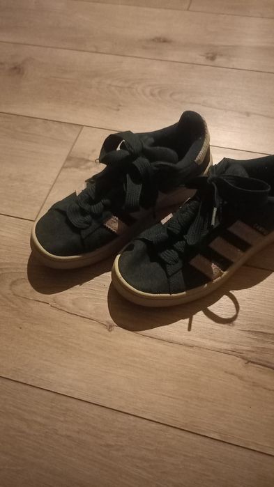 Тъмно зелени маратонки  Adidas Campus 00,в много добро състояние!