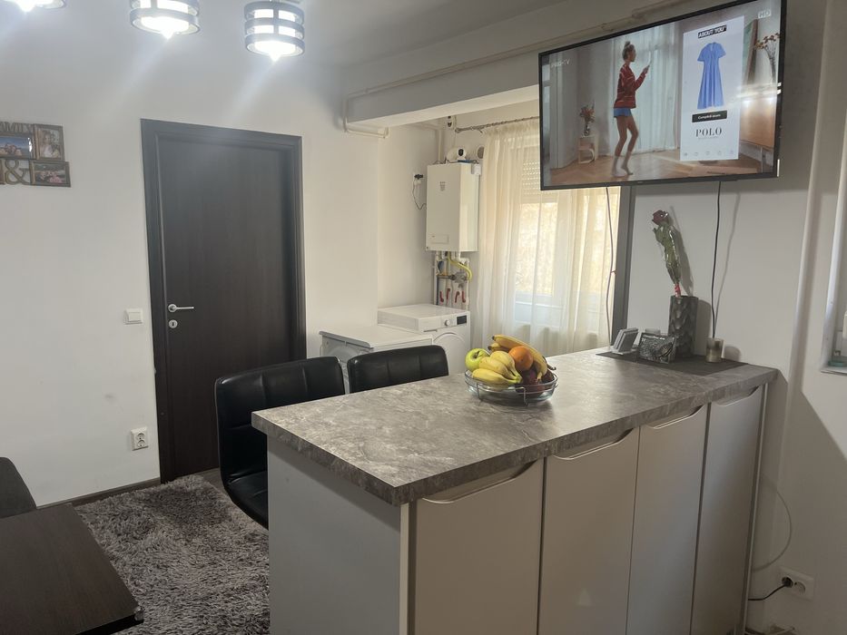 Vand apartament cu 2 camere zona 1 mai et.3/4 135000 euro negociabil