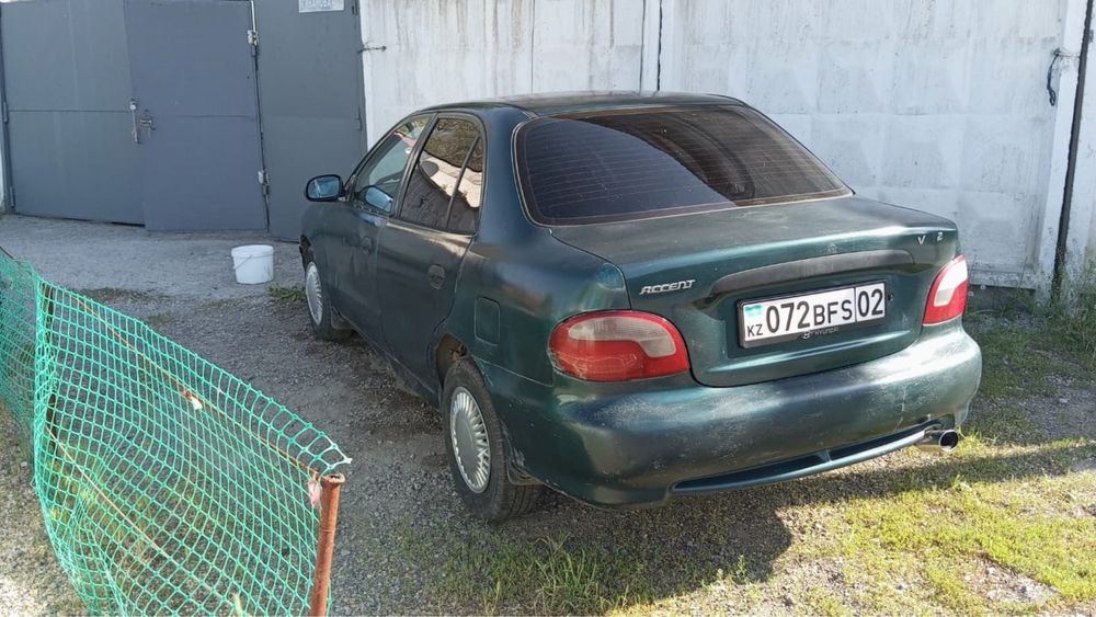 Huiyndai accent 1997