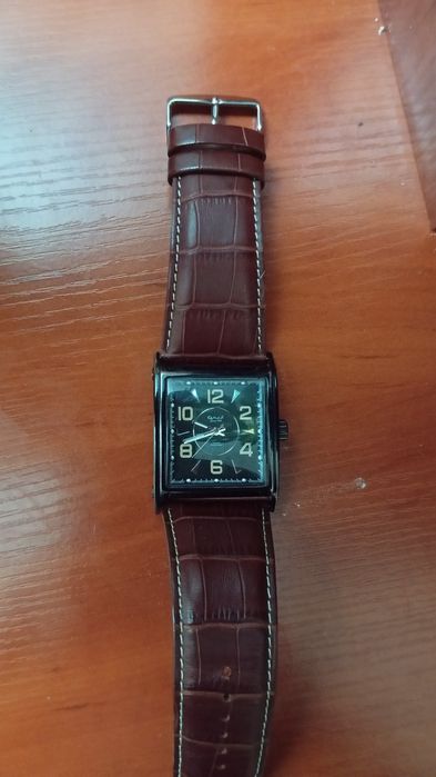Мужские часы. Состояние нормальное.
