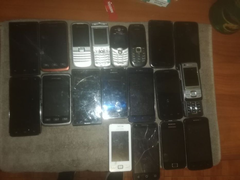 Lot 19 telefoane + 3 tablete 200lei totul