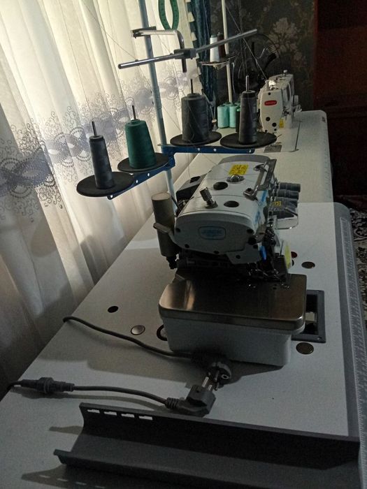 Tikuv mashinasi. Швейная машина Averlok