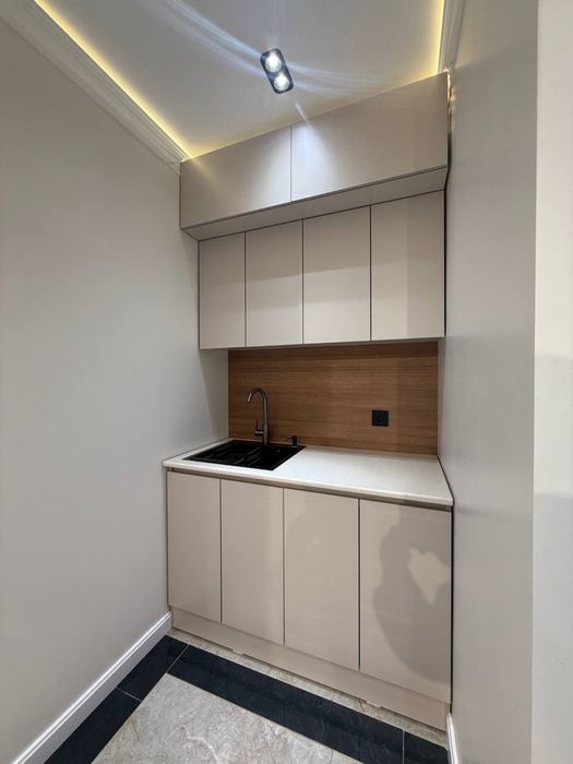 Срочно Продаётся Нежилое Помещения 1.Линия Чилонзор ор-р Торгови центр