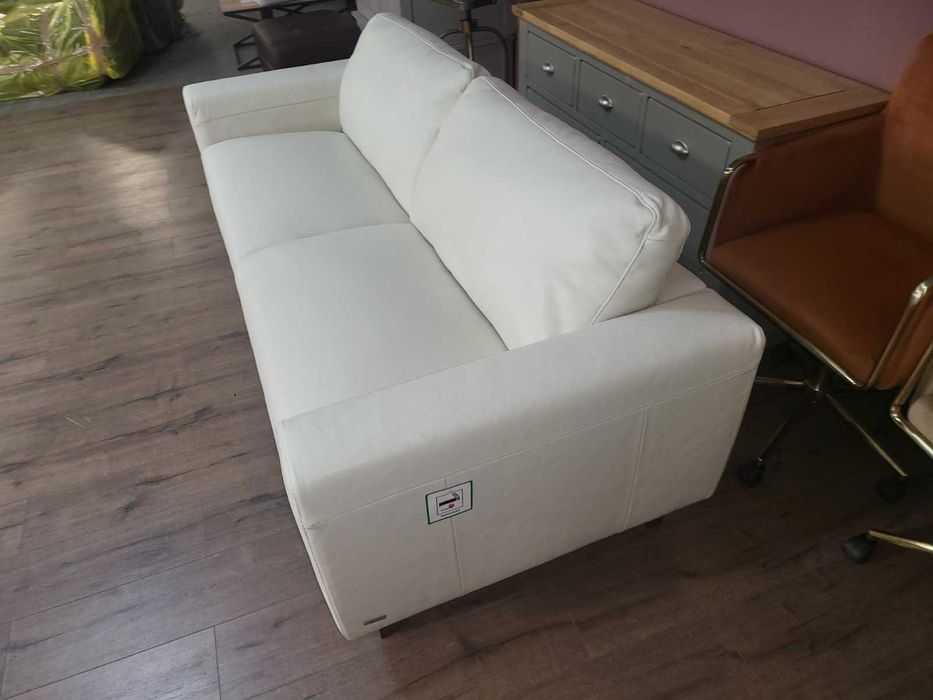 Италиански светло кремав кожен диван тройка "NATUZZI"