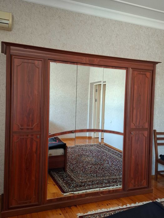 Продается спальный гарнитур