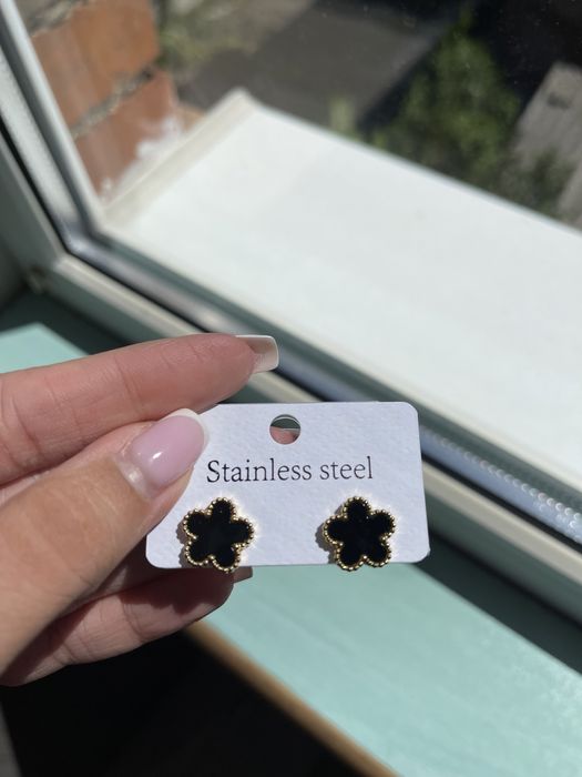 Обеци и гривни и колиета с детелини по модел на Van Cleef