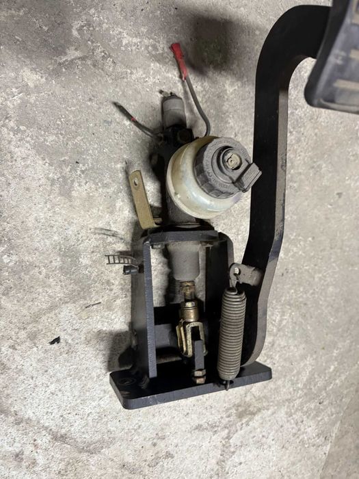 pompa frana cu  pedala provenit de pe Dumper