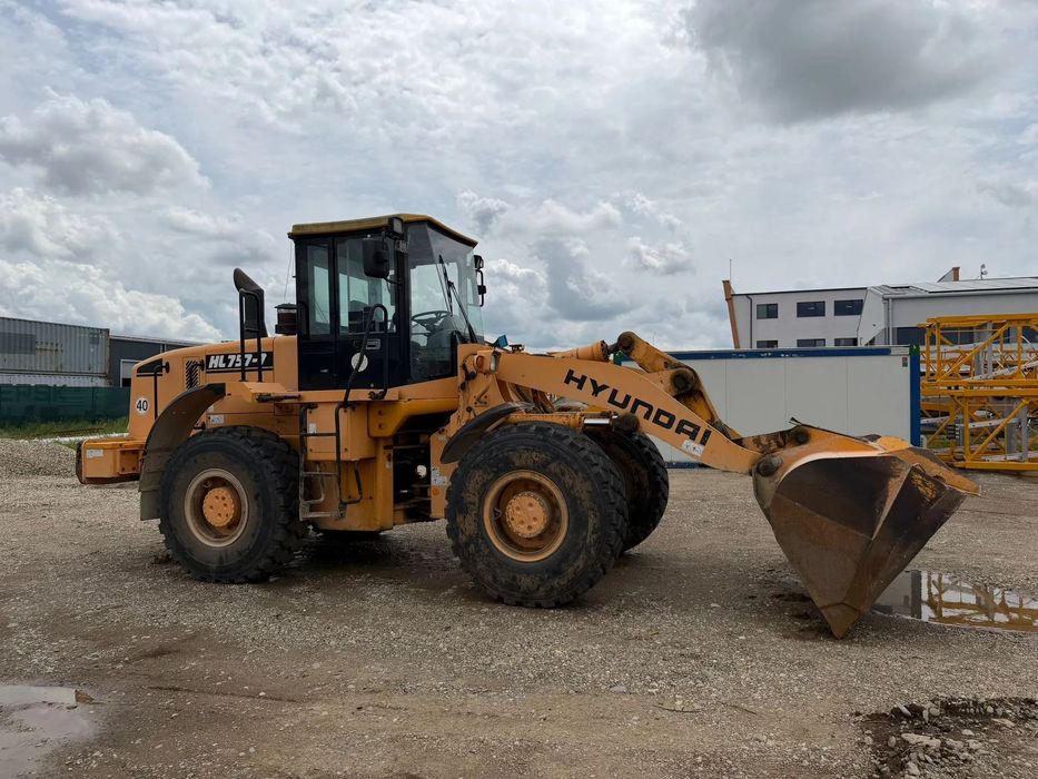 Hyundai 757-7A Incarcator frontal HYUNDAI 757-7A in perfecta stare de functionare