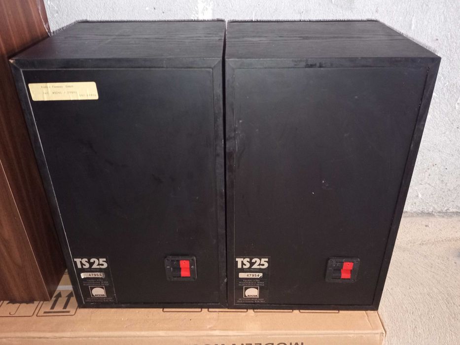 Трилентови тонколони Arcus TS25