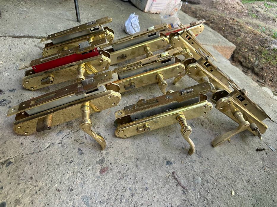 Дверные замки с ручками