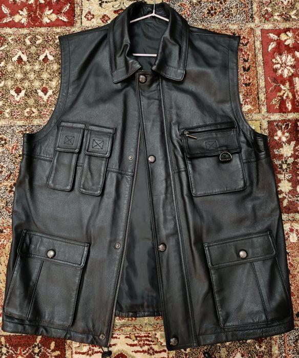 Продам кожаную безрукавку