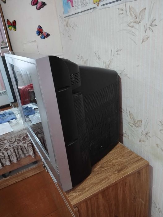 Телевизор , диагональ экрана 70 см.